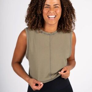 052EA.- Endeavor Athletic DRYFORCE® tank. Size XL